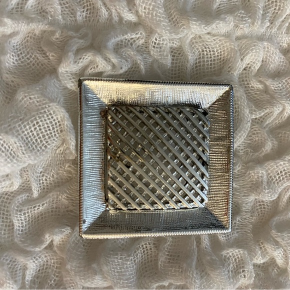 Vintage Sarah Coventry stamped silver brooch - Picture 2 of 5